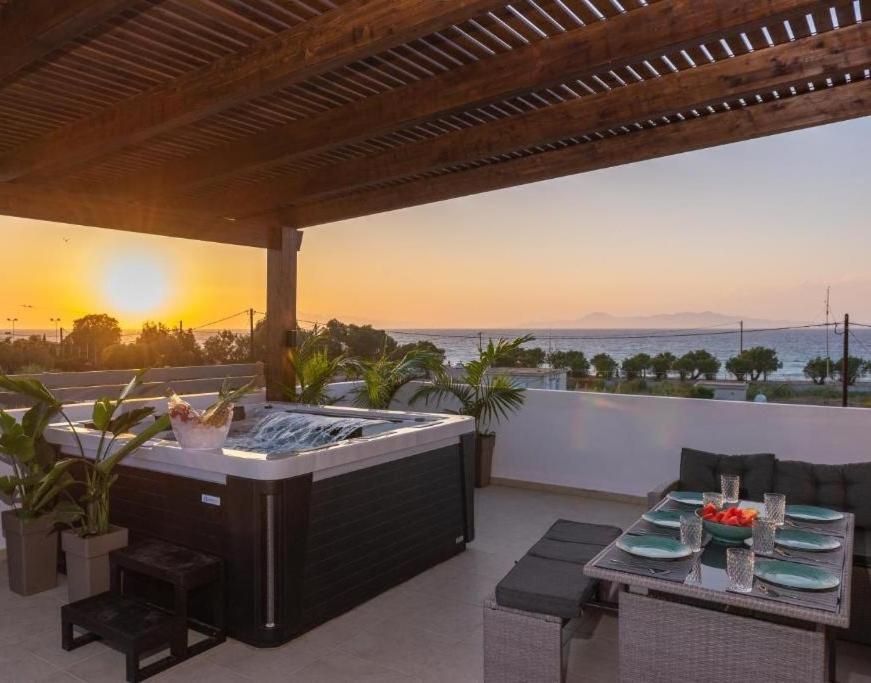 Odyssea Top View & Hot Jacuzzi Front Beach Кремасти Экстерьер фото